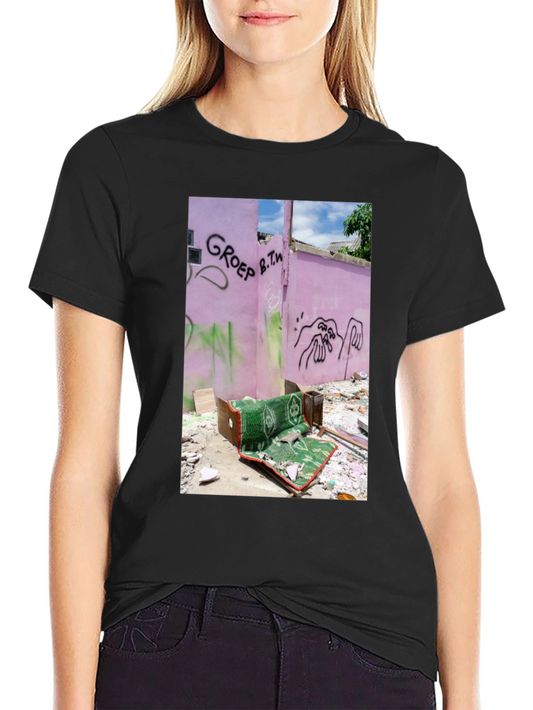 Artistic T-Shirt: Graffiti Pink Wall Design