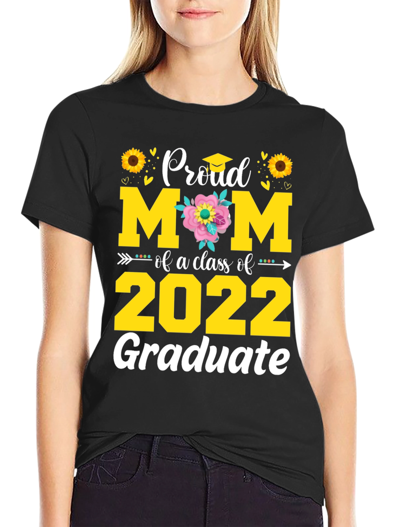 Proud Mom of a 2022 Graduate T-Shirt