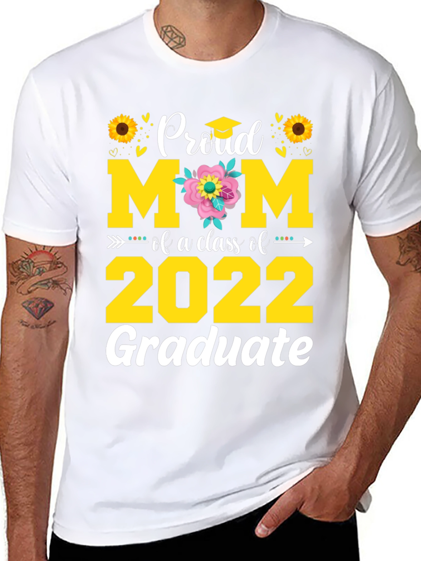 Proud Mom of a 2022 Graduate T-Shirt