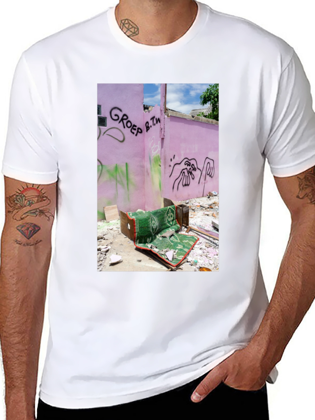 Artistic T-Shirt: Graffiti Pink Wall Design
