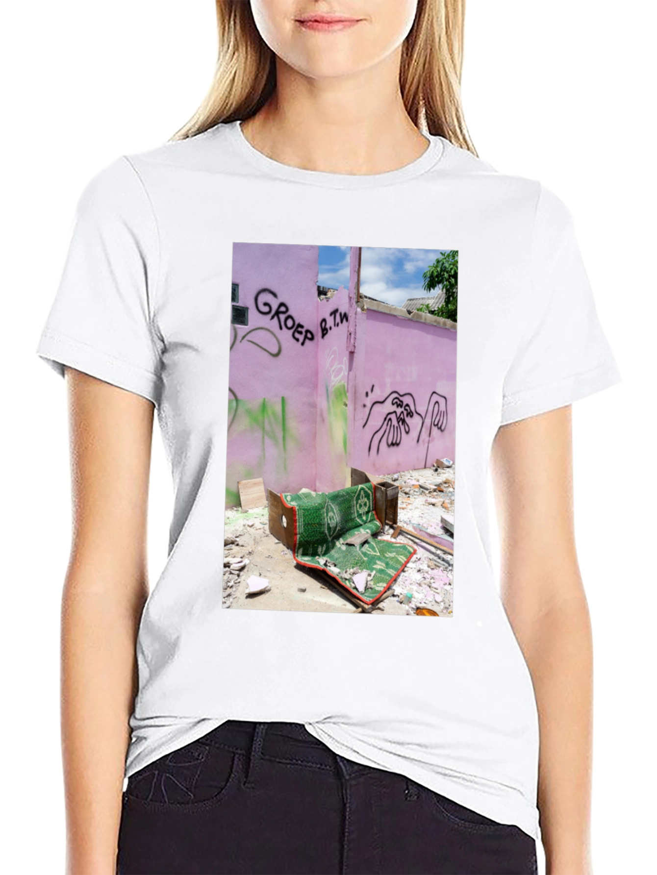 Artistic T-Shirt: Graffiti Pink Wall Design